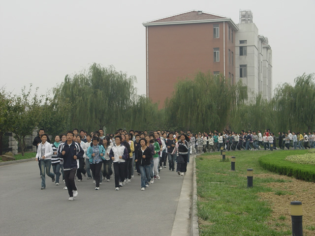 阳光体育计划之冬季长跑