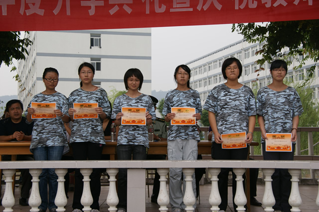 学生军训会操