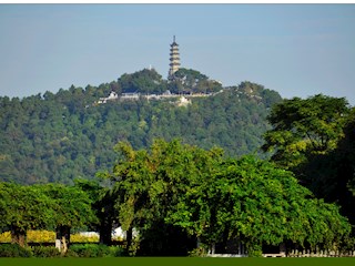 校园远眺上方山